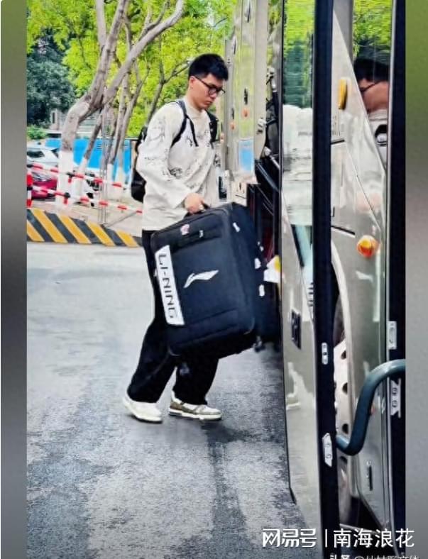 广东队出征北京，杜锋轻松，徐杰老大，奎因太酷，焦泊乔寄予厚望