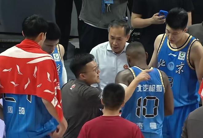 北京男篮8分力克广东，曾凡博23分周琦5+11，胡明轩13+5徐杰13+4