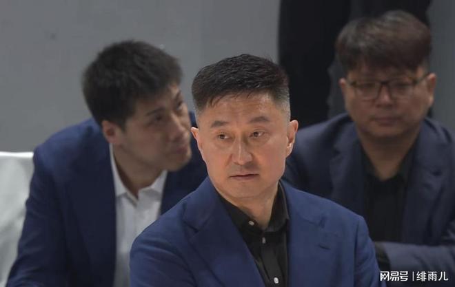 完全不尊重天赋！广东队锋线被曾凡博打爆了，杜锋拒用黄明依！