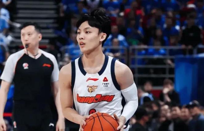 广东丢G1阵容太劣势！后场+内线尺寸劣势，锋线攻守根本对不上！