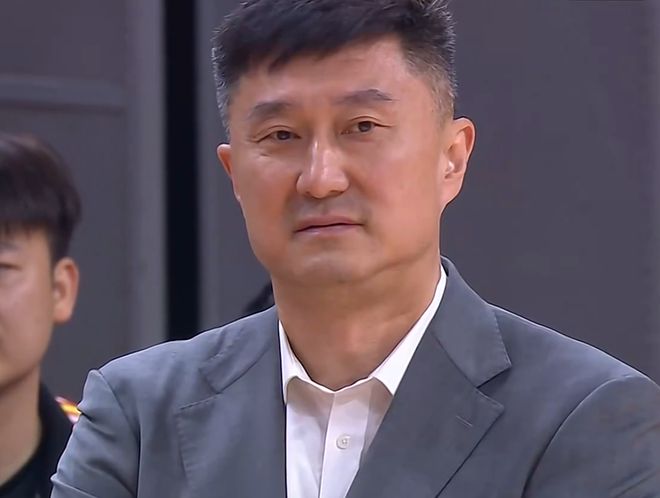 广东3消息！杜锋预言成真，胡明轩爆发难救主，张皓嘉杜润旺被批
