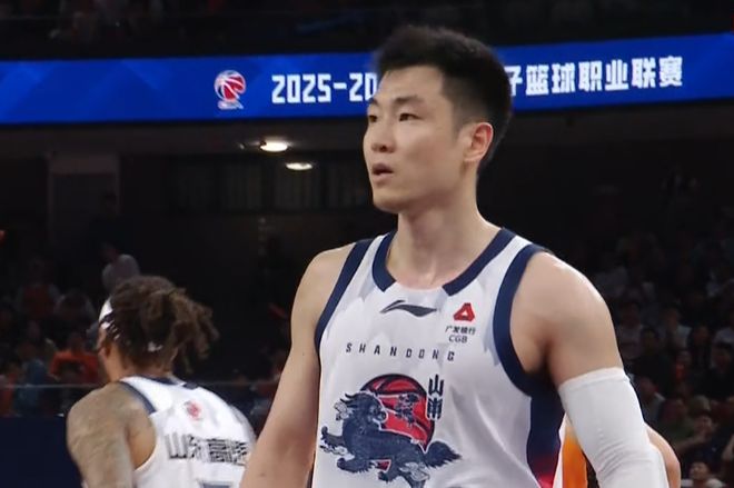 山东男篮憾负上海点评：三员悍将无可挑剔，后场两人成最大短板