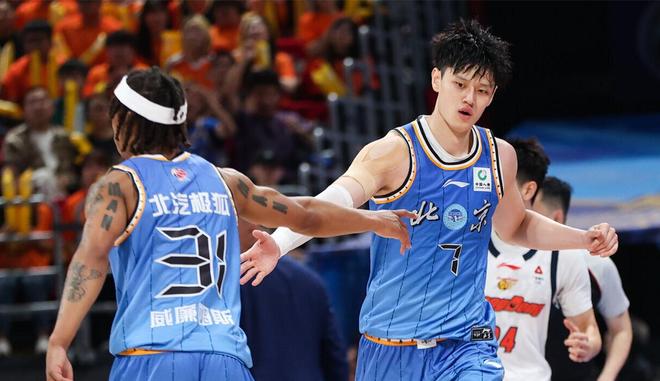 泪目！中国男篮23岁2米06王牌372天复活：轰23分+5记三分冲冠