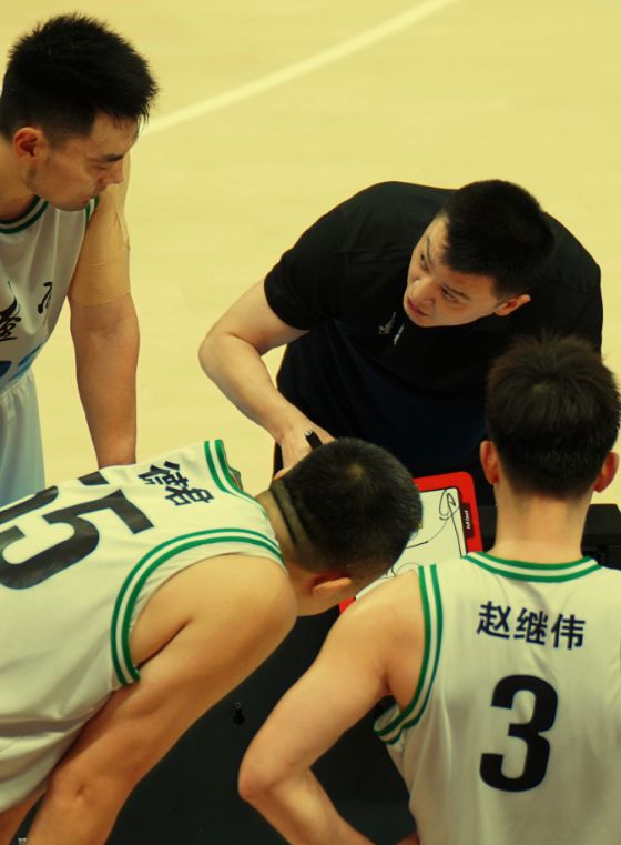 若杨鸣回归，赵继伟留队，再找3到4名顶级外援,辽篮能否重塑辉煌?