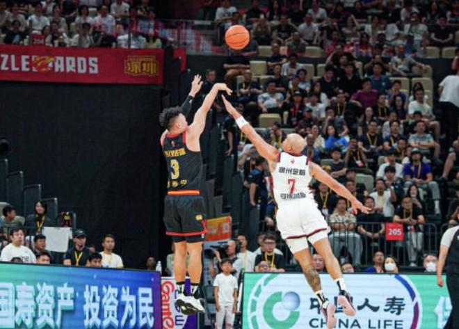 贺希宁：没有团队帮助我拿不到MVP，感谢今晚所有人复出的努力