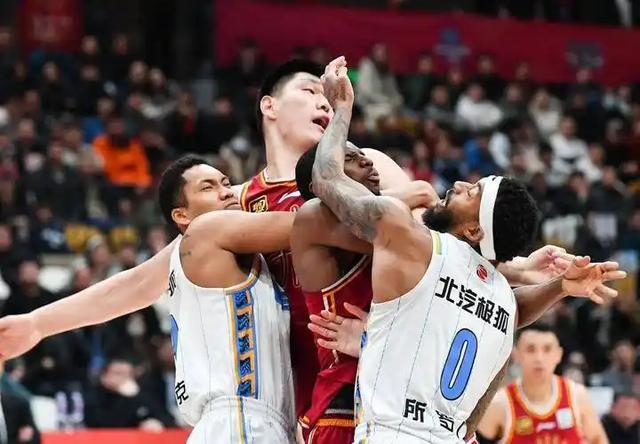 上海84-79险胜山东：强弱预判，季后赛里全是变数？
