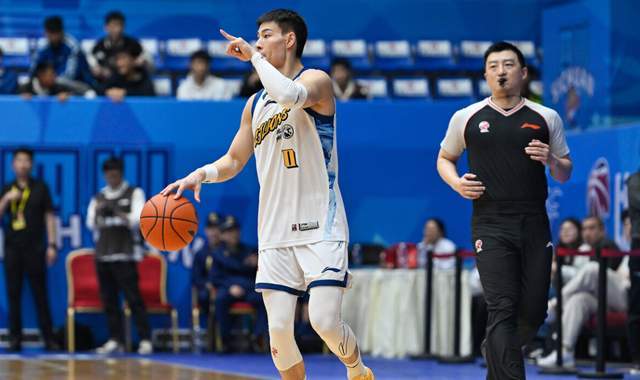广厦输球揪出头号罪人！昔日夺冠奇兵7中2，他根本无法代替孙铭徽