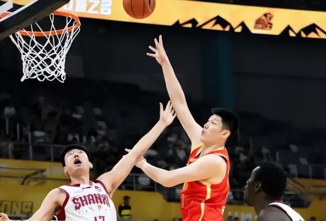 广厦队2分惜败，胡金秋、塔克责任重大，巴里-布朗空砍35分