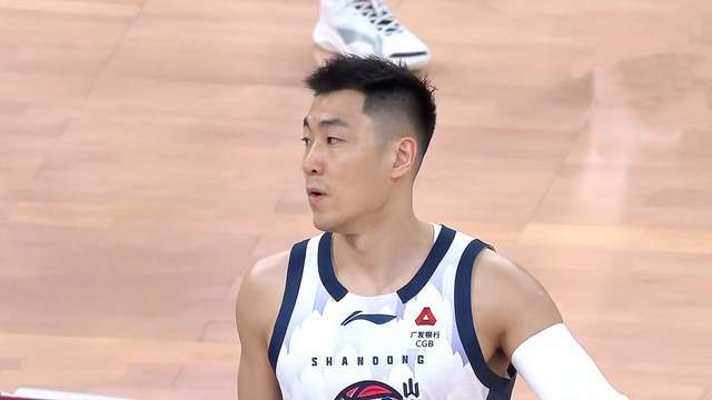 山东男篮捍卫主场，克里斯控制情绪 上海有变阵空间 洛夫顿成关键