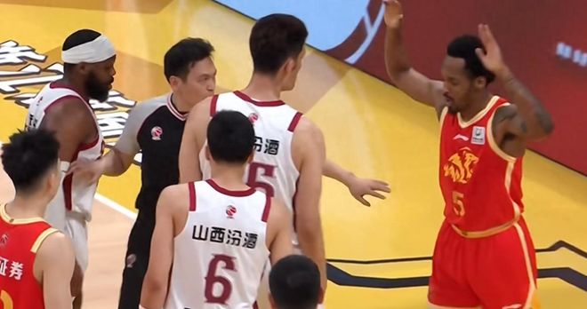 CBA季后赛爆大冷，92-90绝杀！卫冕冠军倒下，山西男篮勇夺赛点