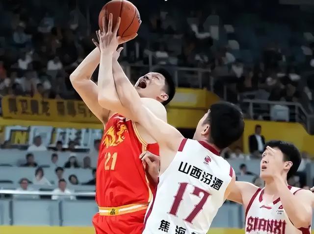 卫冕冠军陷绝境！山西掀翻广厦，孙铭徽能救场吗