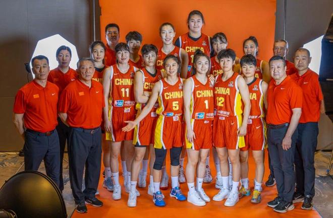 中国女篮官宣阵容调整，宫鲁鸣爱将回归，韩旭李月汝官宣重返WNBA