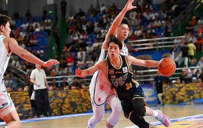 换援定乾坤！山西赌对尼克斯，广厦被伤病和低迷拖入绝境