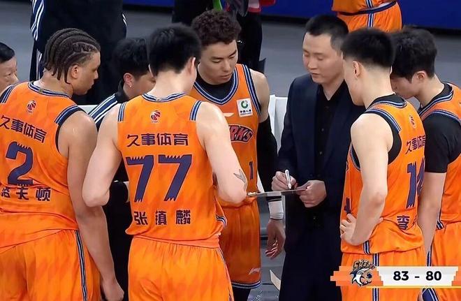 CBA八进四：上海横扫山东晋级，广东3分险胜北京将大比分追成1-1