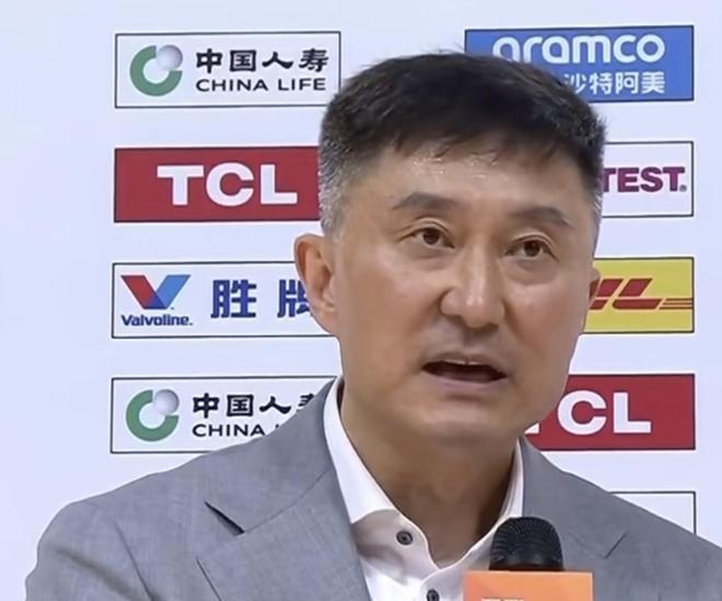 杜锋：今天的团结和永不放弃的精神是球队三十多年沉淀下来的