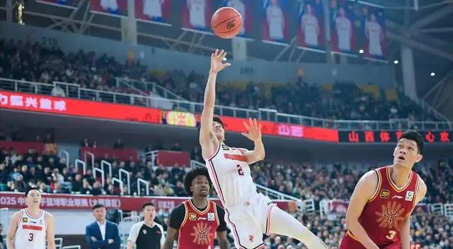 CBA季后赛两战爆燃！上海25连胜晋级，广东绝杀反转太刺激