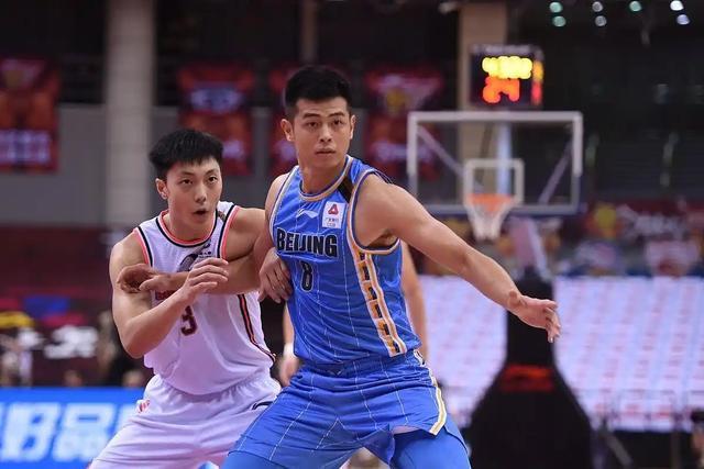 广东扳平1-1！周琦篮下无敌却输球？杨鸣点评戳中联赛痛点
