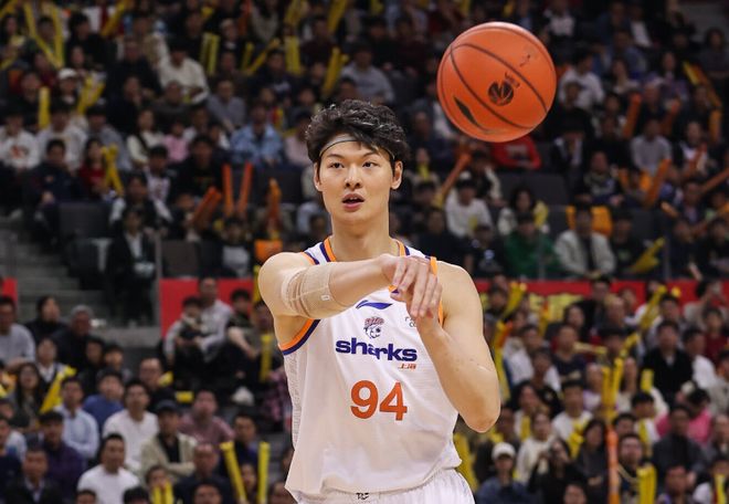 上海狂胜2-0山东进四强：洛夫顿20+9+5 陈林坚21分王哲林14+6