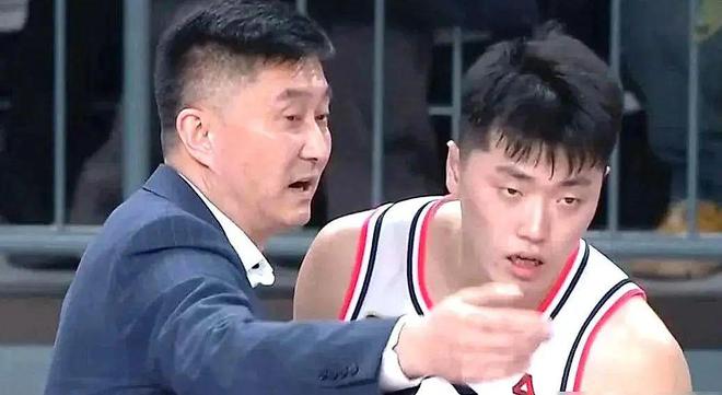 评分从2.9暴涨至9.8！昔日大番薯一球改变命运，球迷：排队叫嘉爷