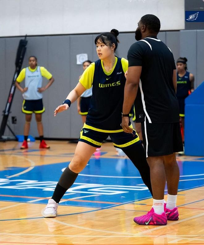 她为张子宇打样！李月汝替补出战4分钟仅3分 女姚明或不适合WNBA