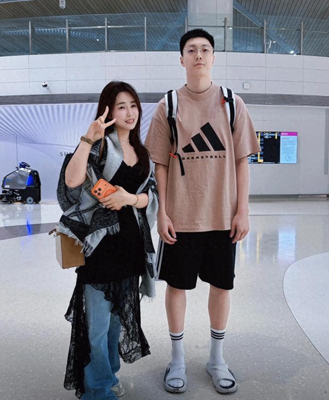 广东全员抵京备战G3：胡明轩乖巧合影，徐杰人气火爆，焦泊乔热聊