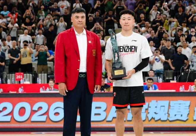 本土最强2号位！季后赛场均27.5+4+3.5，球迷：把所有人打服了