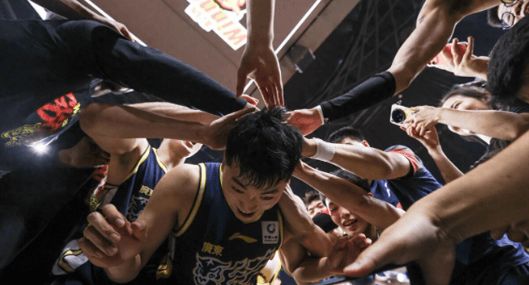 调整！5月12日央视直播CBA生死战有变，广东、首钢只剩华山一条路