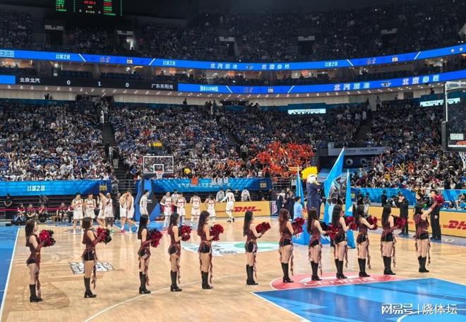 CBA四强定3席！北京上海会师半决赛，周琦18分8板率队力克广东