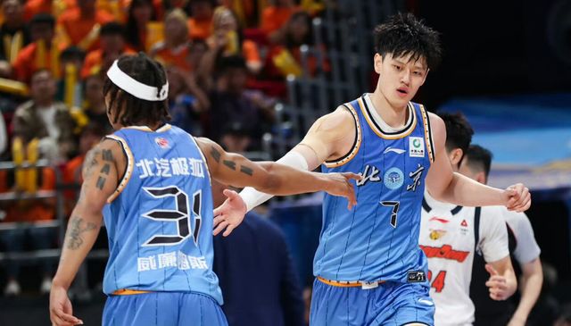 北京首钢15分大胜！广东宏远被淘汰，周琦爆发，徐杰0分
