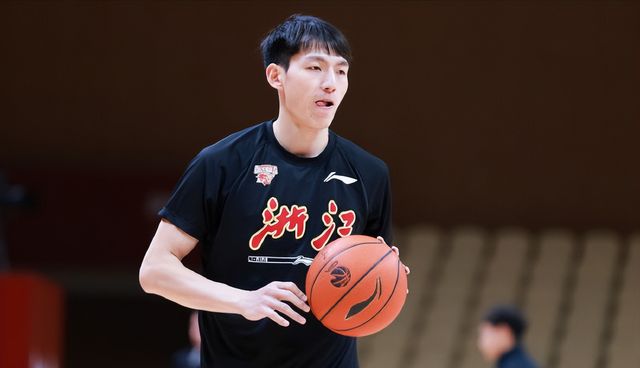 CBA顶薪后卫合同到期！与老东家有矛盾，季后赛被弃用