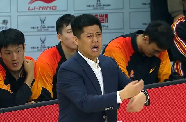 一个赛季被罚8次，总罚金高达27万元，最惨球队出炉，裁判却无恙