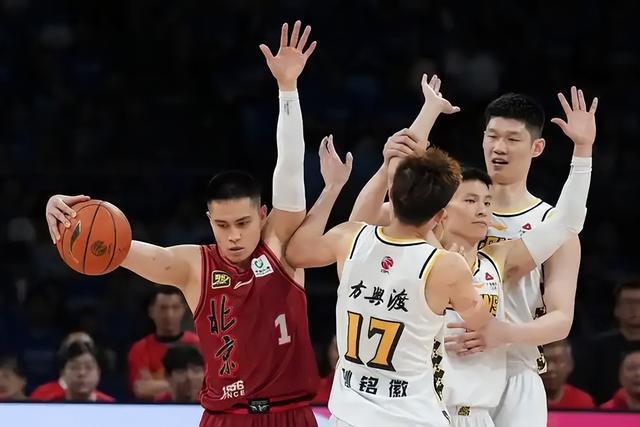 CBA半决赛前瞻，京沪对决来袭，周琦能否率北京突围？