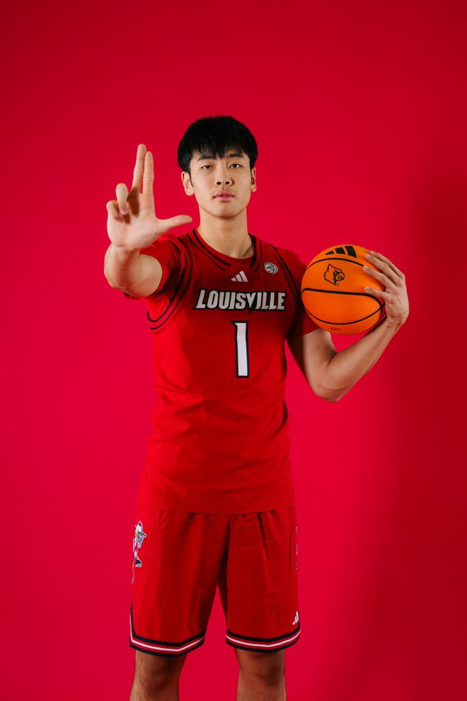 张博源加盟路易斯维尔大学！完美适配球队风格 与米切尔成为校友