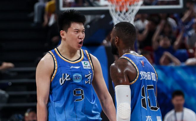 大牌摆烂外援不服管教！京沪战拿什么打白边？名记怒批，京迷不满