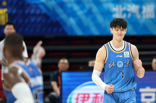 88-73！广东爆冷崩盘揪出4大怪事、2个硬伤，杨鸣一针见血