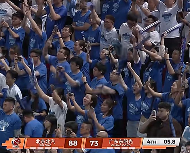 误判？篮球专家：杰曼3+2应无效，同时，还要吹周琦犯规！