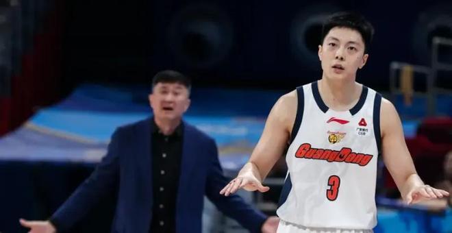 京粤大战郭士强收获满满！胡明轩曾凡博周琦满状态，赵睿维持健康