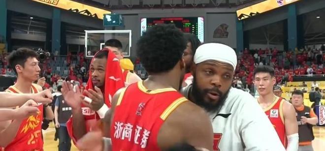 广厦2:1山西晋级4强，胡金秋膝盖受伤，孙铭徽复出0分3篮板
