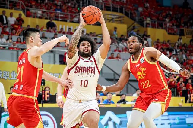 广厦24分大胜晋级四强，但一细节却惊出郭士强一身冷汗