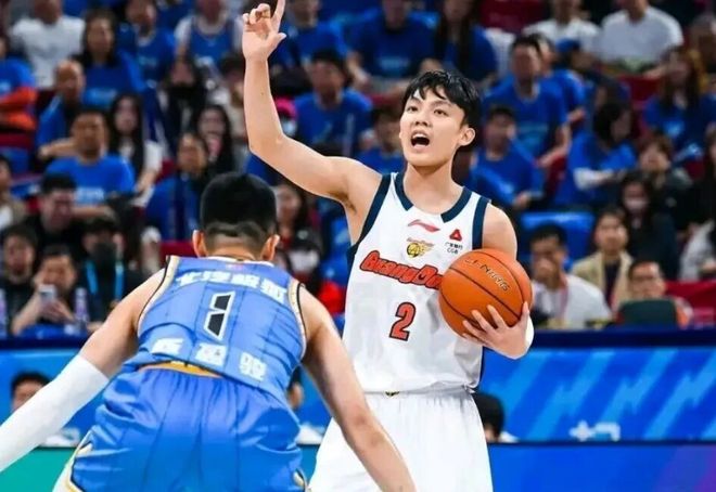 广东宏远今日早报！老板全额发放奖金，外援全部离队，杜峰去向曝光，多名球队合同到期