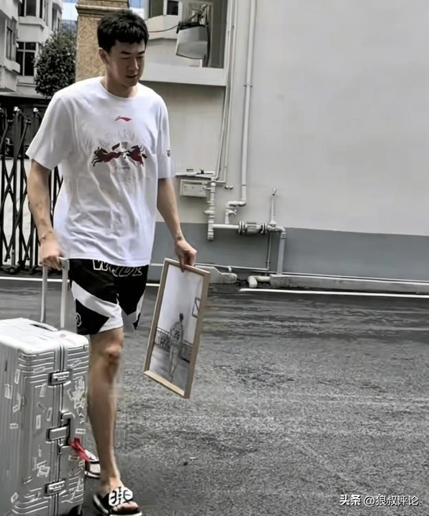 王少杰社媒发文：遗憾故事的结尾没有彩带 但沿途的风景努力看过了