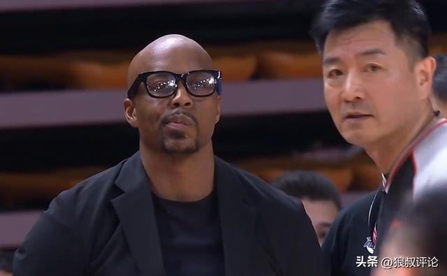 媒体人：有几支CBA俱乐部对广州外教米切尔感兴趣 希望邀请他执教