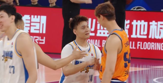 豪华阵容用成笑话！许利民没苦硬吃，上海全员杀疯4人上双1-0北京