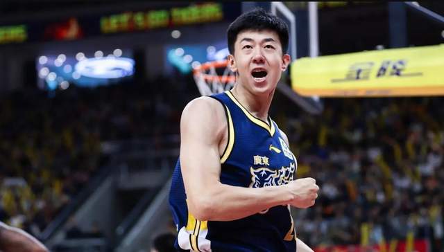 广东出局后离队第1人！内线顶梁柱，效力2年，带走照片，感谢杜锋