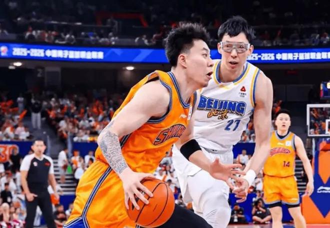 上海G1险胜北京！全民皆兵保优势，赵睿+双塔空砍，威廉姆斯受伤