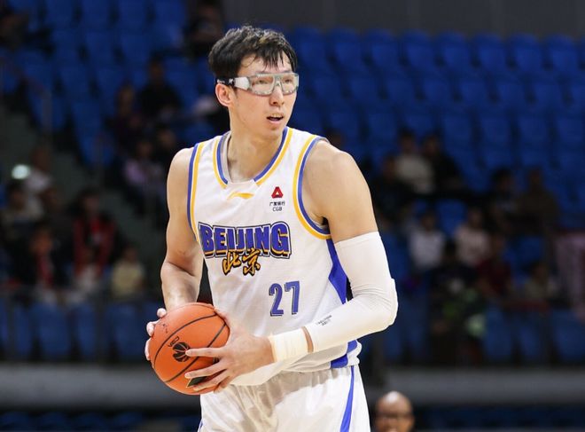 上海半场领先北京12分：周琦仅2分 洛夫顿12分阿隆德斯14分