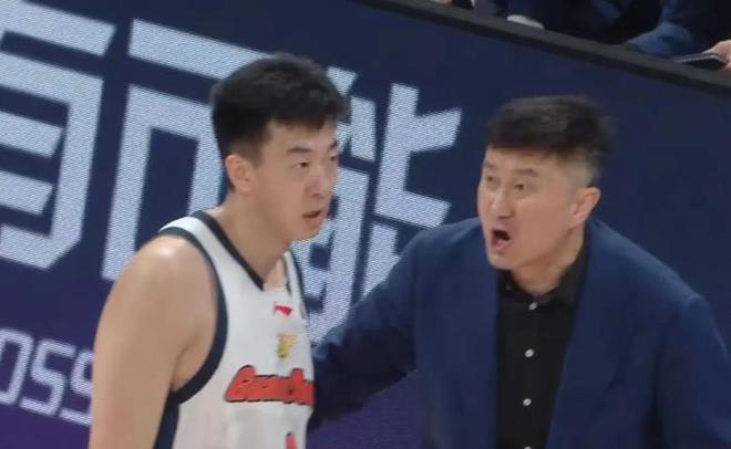 广东首发中锋离队，场均仅5.4分3.2篮板，却是杜锋最信赖的内线