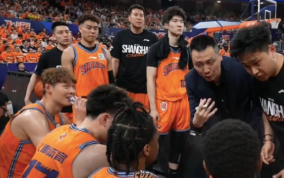 拒绝逆转！上海5分险胜北京：张镇麟关键球，周琦空砍13分9板