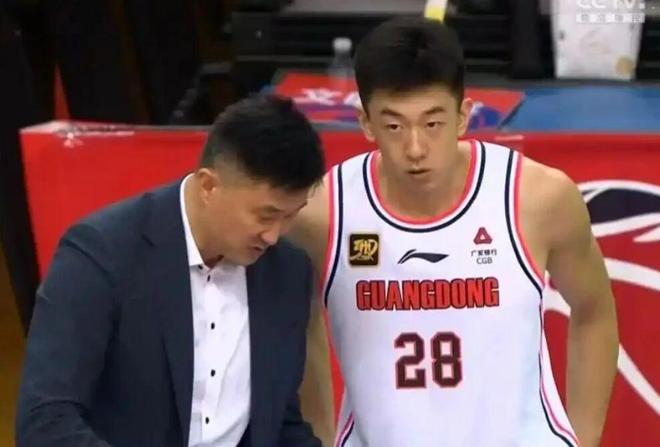 广东男篮离队第一人，季后赛场均6+4内线大将重返老东家 球迷不舍