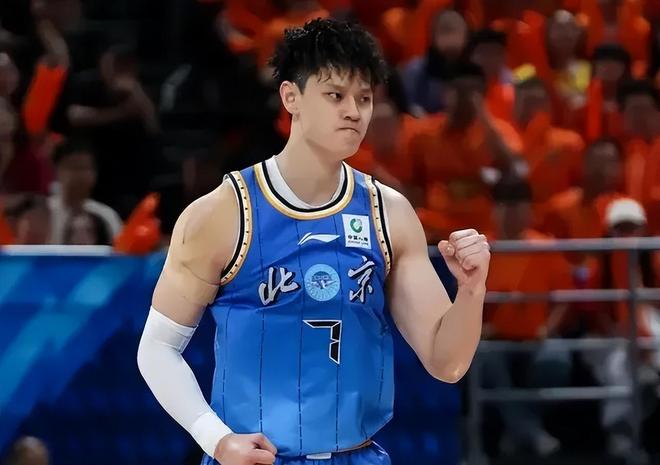 全场2分！曾凡博低迷原因出炉！赛前亲承带伤，快对止疼药免疫了